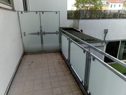 Mit Milchglasscheiben